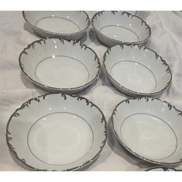 8 Mikasa Fine China Japan 'Marlboro' 9267 7.75" Coupe Soup Bowls Platinum Trim - Picture 1 of 5